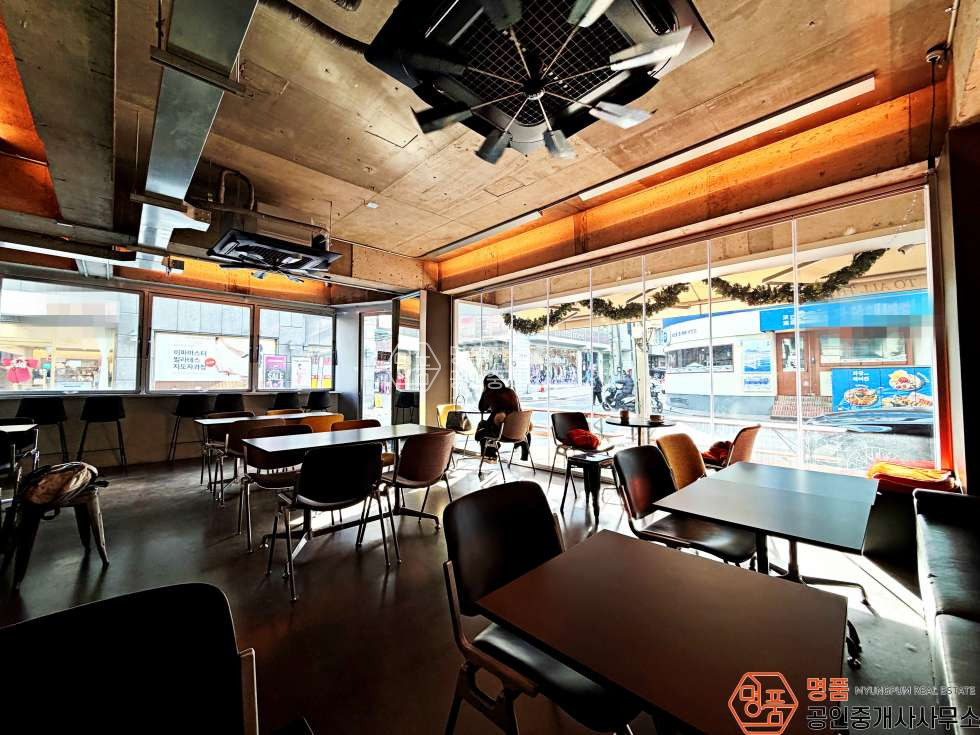 서울 강남구 신사동 사진有 I 24P 카페 I 세로수길 I 전면노출 I 코너1층상가 월세 매물번호 10624 사진 3