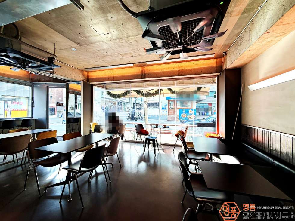 서울 강남구 신사동 사진有 I 24P 카페 I 세로수길 I 전면노출 I 코너1층상가 월세 매물번호 10624 사진 4