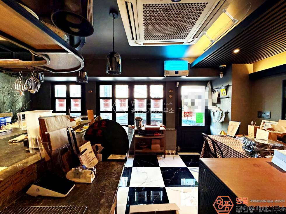서울 강남구 신사동 13P 베이커리 I 세로수길 I 주7일상권 I 노출최상1층 월세 매물번호 10634 사진 2