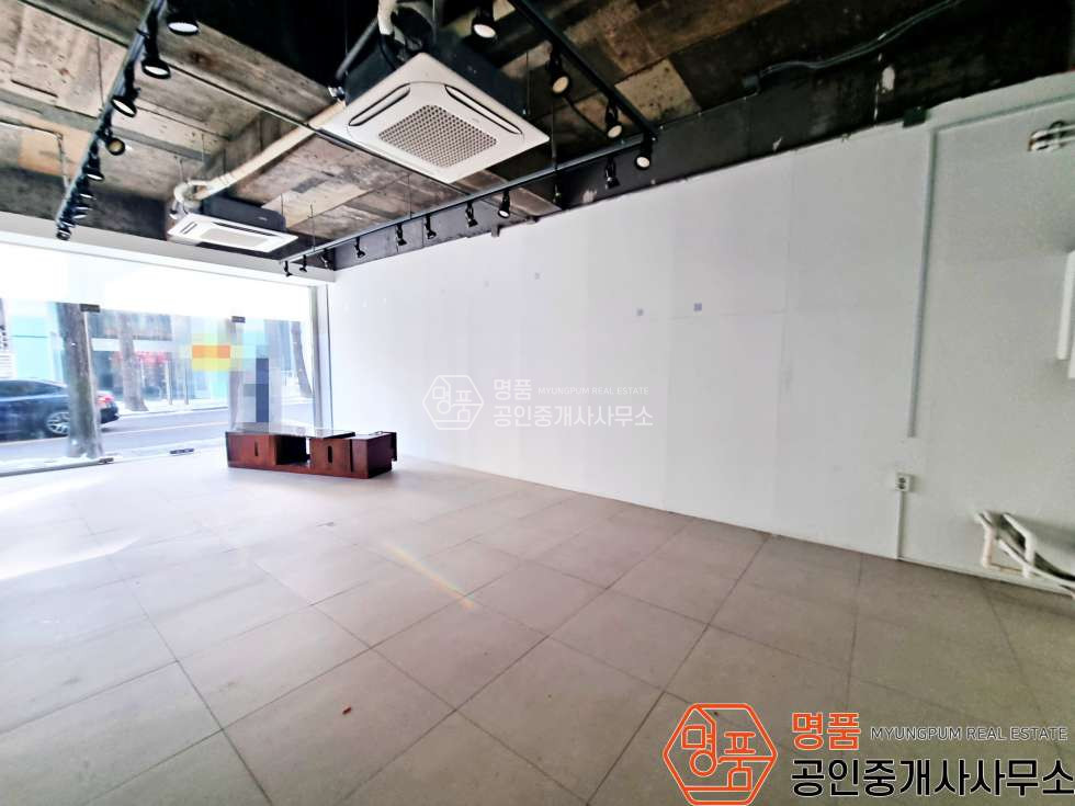 서울 강남구 신사동 14P 상가 I 가로수길 I 메인상권 I 대로변 I 1층상가 월세 매물번호 10643 사진 2