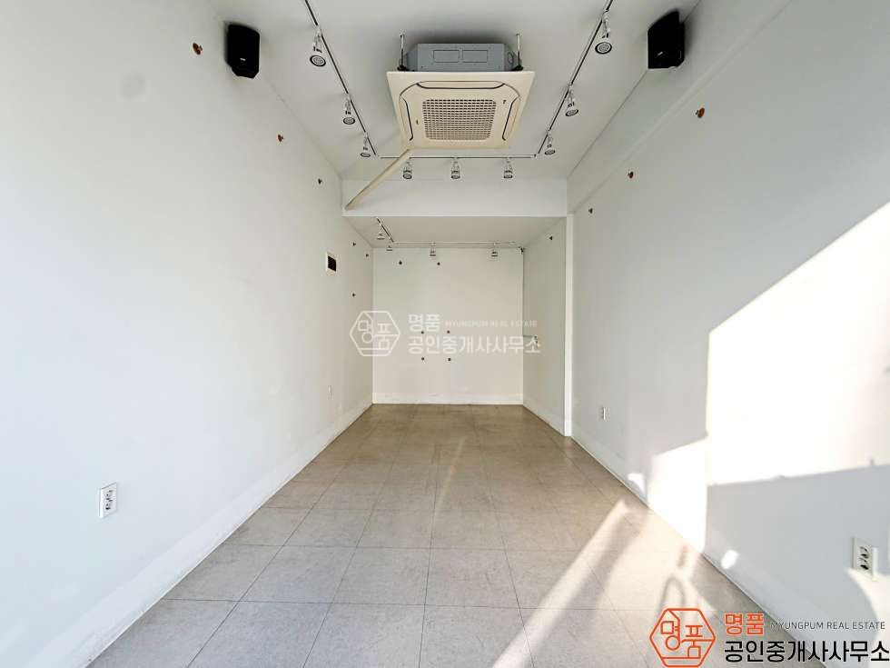 서울 강남구 신사동 10P 상가 I 가로수길 I 메인상권 I 대로변 I 1층상가 월세 매물번호 10644 사진 4