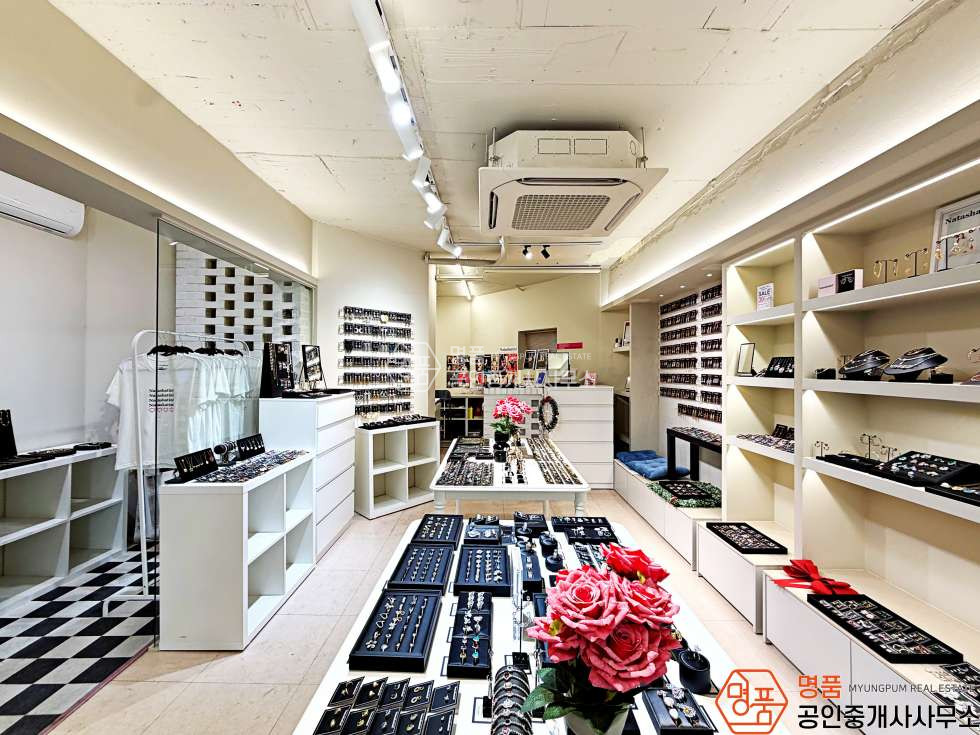 서울 강남구 신사동 17P 상가 I 세로수길 I 탬버린즈인근 I 전면노출 I 1층상가 월세 매물번호 10646 사진 4