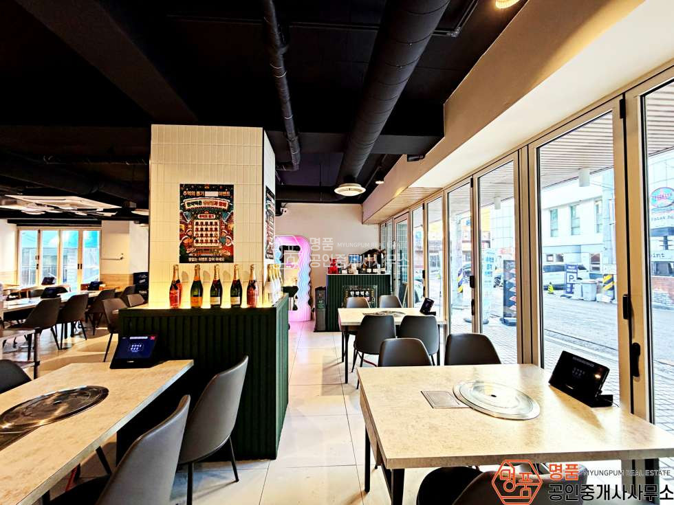 서울 강남구 신사동 30P 상가 I 나로수길 I 복합상권 I 유동인구多 I 노출최상 1층 월세 매물번호 10652 사진 6