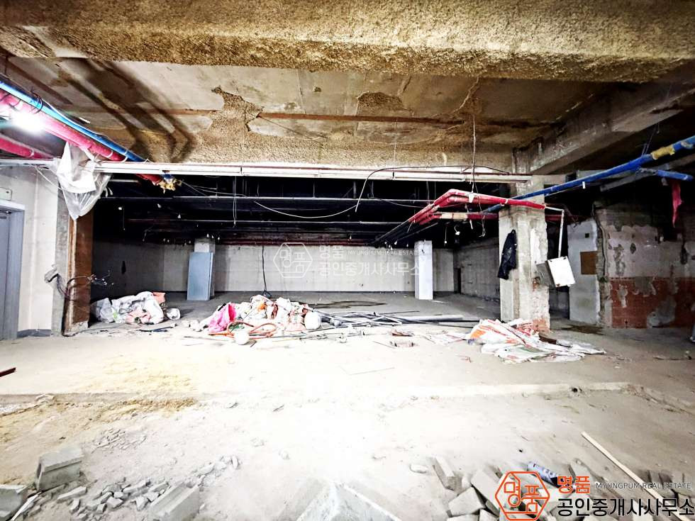 서울 강남구 신사동 100P 상가 I 압구정역 I 무권리 I 대형평수 I 지하상가 월세 매물번호 10660 사진 4