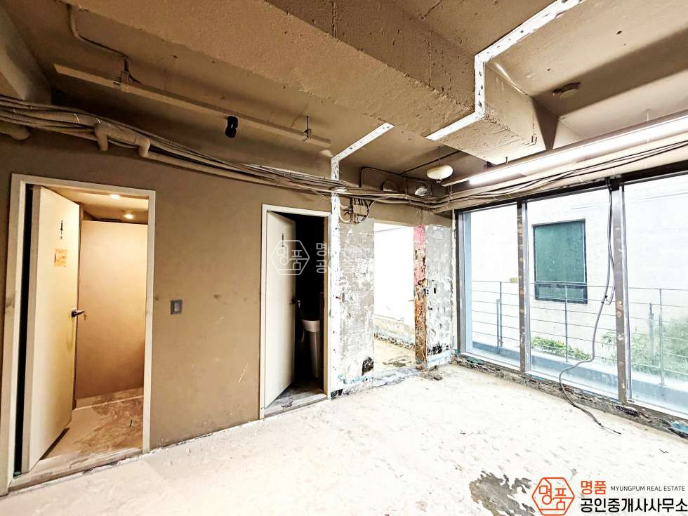 서울 강남구 신사동 주건축물제1동 34P 상가 I 세로수길 I 내외관깔끔 I 무권리상가 월세 매물번호 10664 사진 5