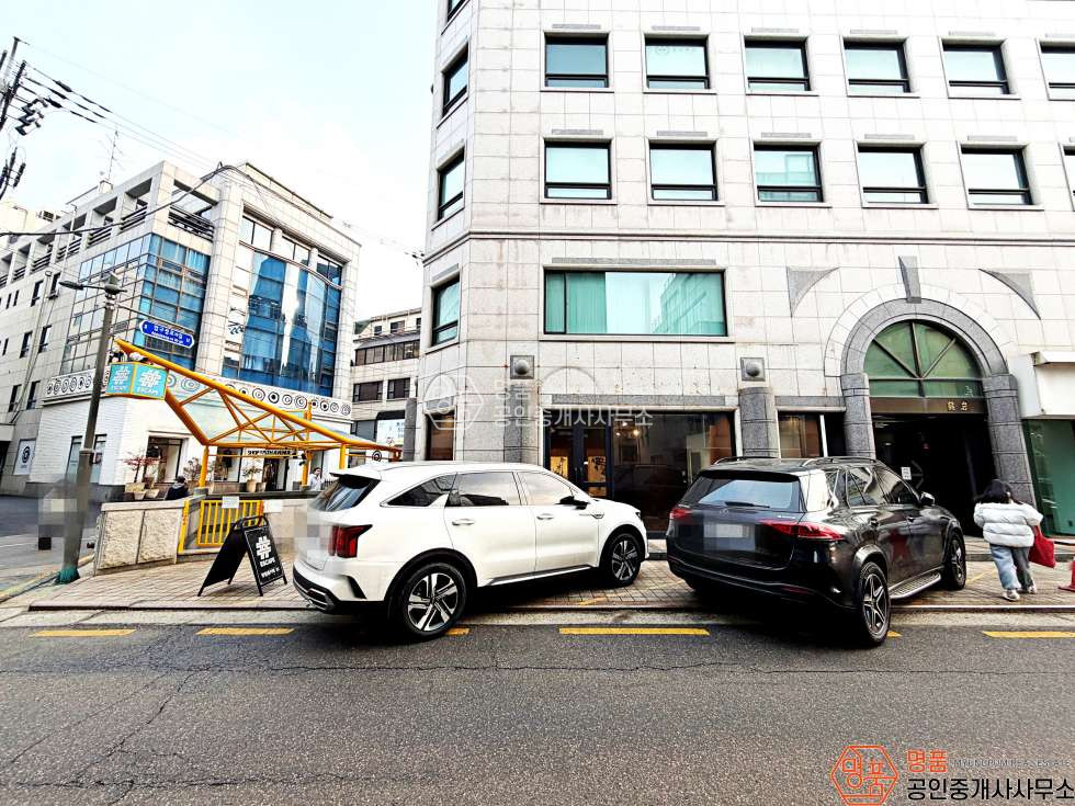 서울 강남구 신사동 20P 상가 I 가로수길인근 I 코너건물 I 노출좋은 I 1층상가 월세 매물번호 10667 사진 1