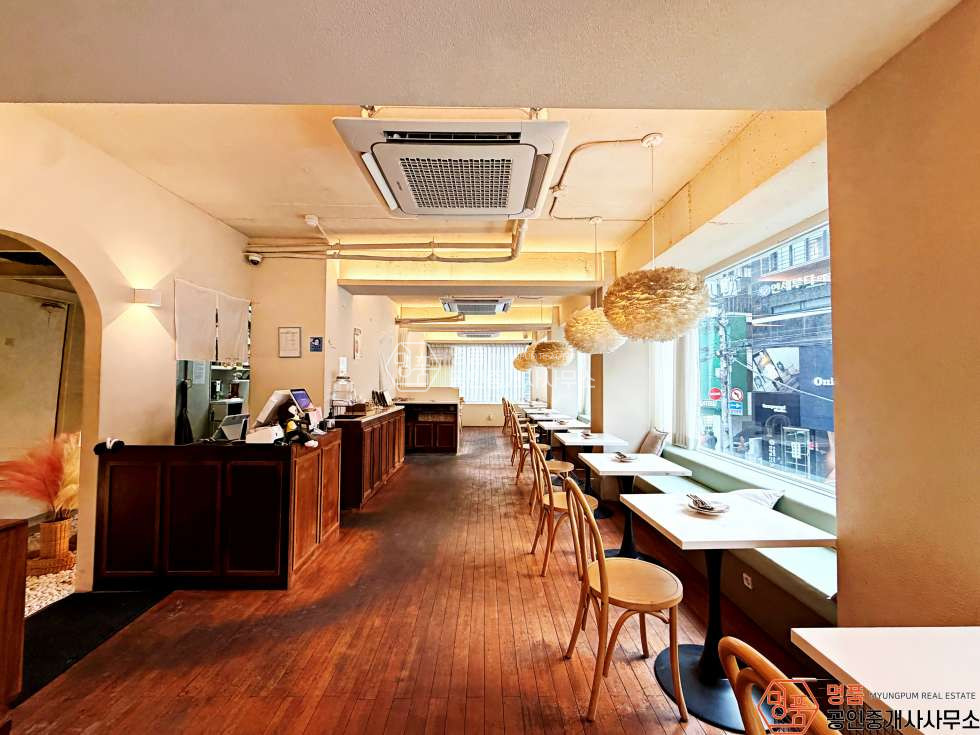 서울 강남구 신사동 30P 상가 I 세로수길 I 메인상권 I 통창2층 I 유동인구多 월세 매물번호 10668 사진 4