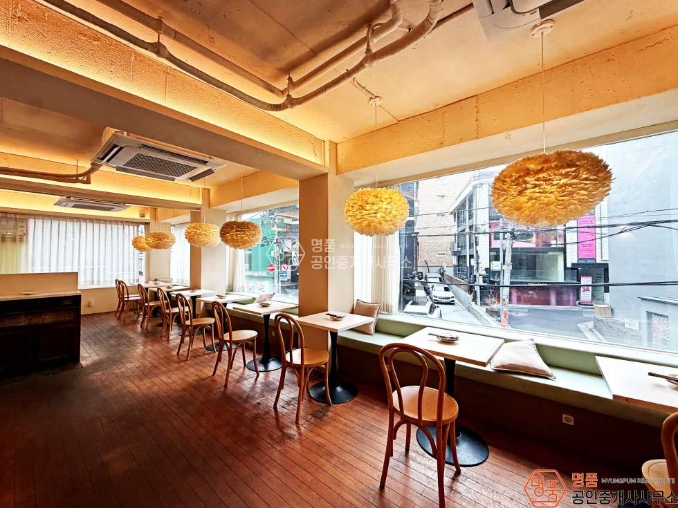 서울 강남구 신사동 30P 상가 I 세로수길 I 메인상권 I 통창2층 I 유동인구多 월세 매물번호 10668 사진 5