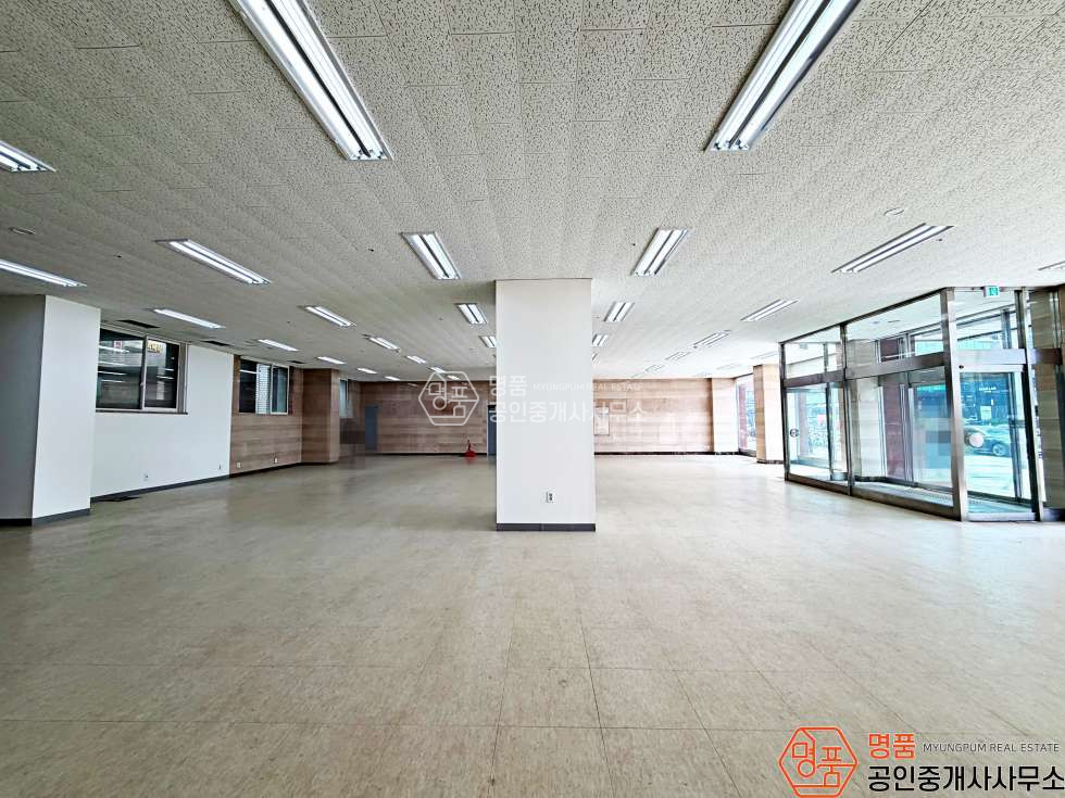 서울 강남구 논현동 112P 대형평수 I 신논현초역세 I 대로변 I 1층상가 월세 매물번호 10677 사진 3