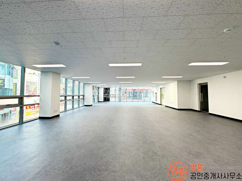 서울 서초구 서초동 71P 상가 l 강남역세 l 메인상권 l 무권리 l 대형평수 월세 매물번호 10688 사진 1
