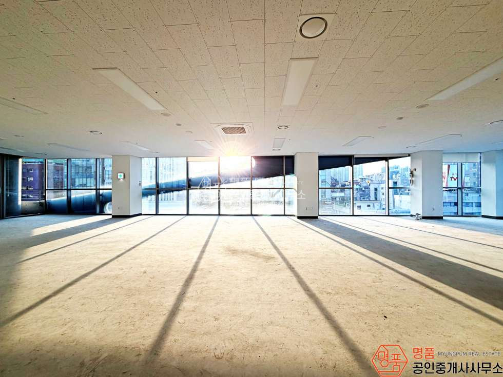 서울 강남구 논현동 주건축물제1동 90P 병의원 I 강남대로 I 대로변 I 높은층고 I 내외부깔끔 월세 매물번호 10030 사진 7