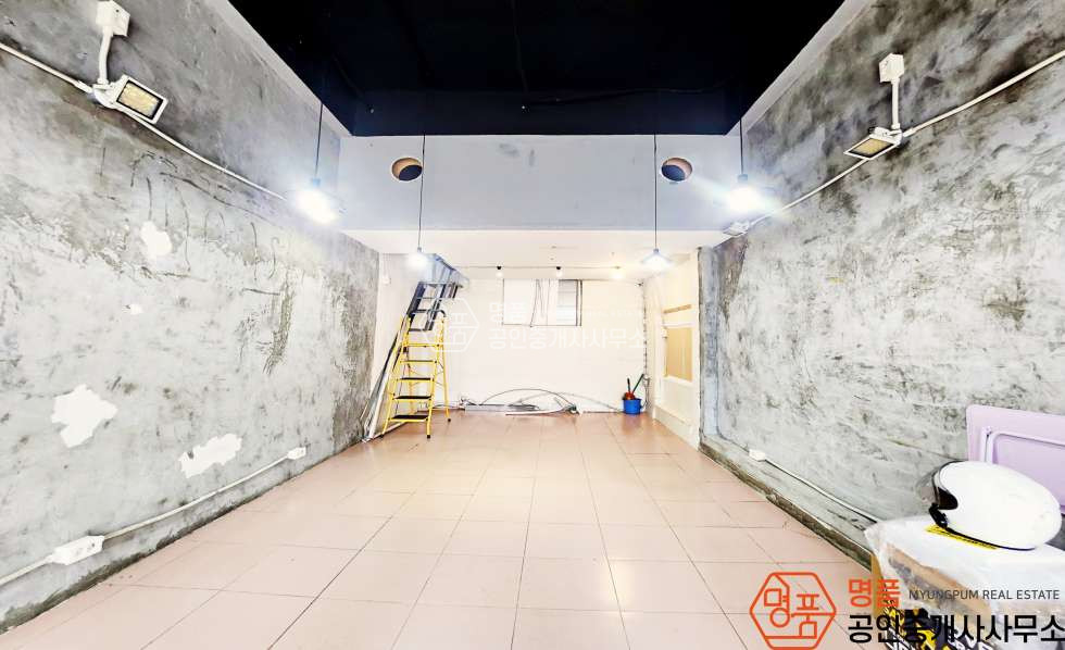 서울 강남구 논현동 8P 상가 l 논현역 1층 l 무권리 l 노출 최상 월세 매물번호 10056 사진 3
