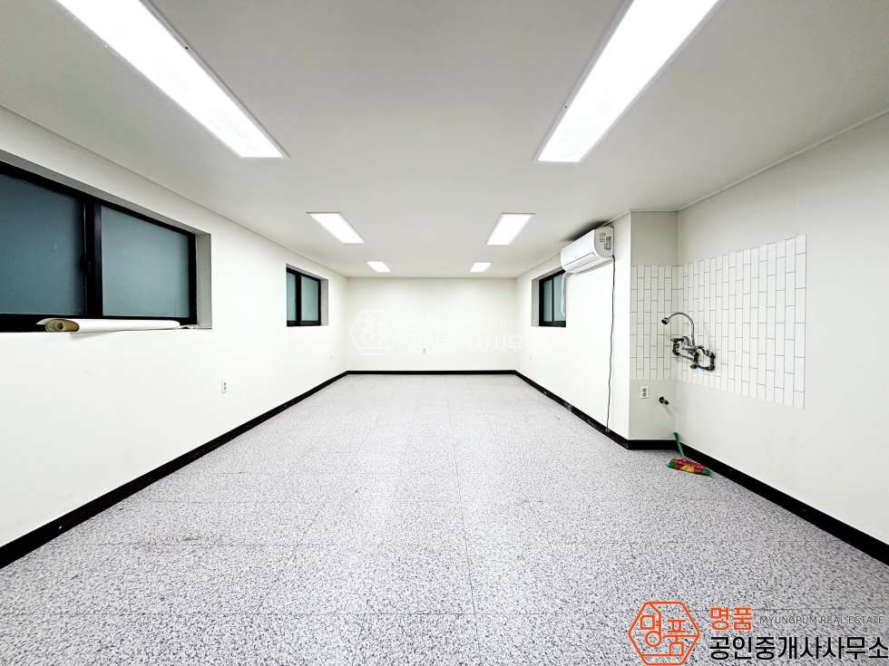 서울 강남구 논현동 15P 상가 I 논현역세권 I 무권리 I 뷰티샵추천 월세 매물번호 10057 사진 1