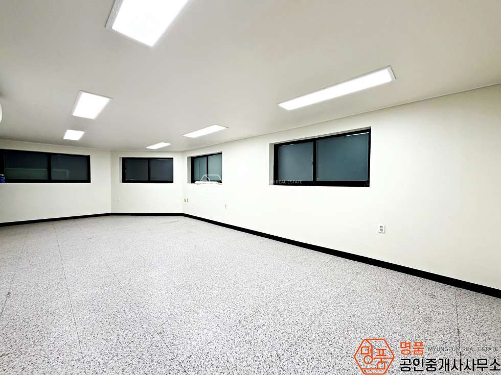 서울 강남구 논현동 15P 상가 I 논현역세권 I 무권리 I 뷰티샵추천 월세 매물번호 10057 사진 3