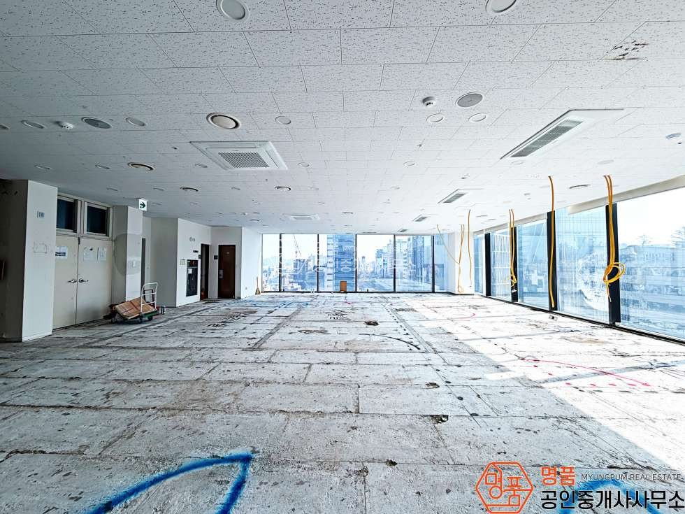 서울 강남구 신사동 50P 병의원 l 신사초역세 I 도산대로 I 대로변 I 메디컬빌딩 월세 매물번호 10051 사진 1