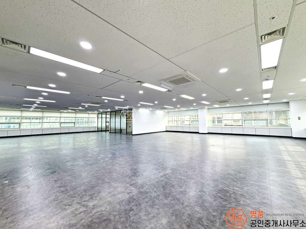 서울 서초구 서초동 96P 병의원 l 강남대로 l 대로변 l 강남초역세 l 접근성최상 월세 매물번호 10099 사진 3