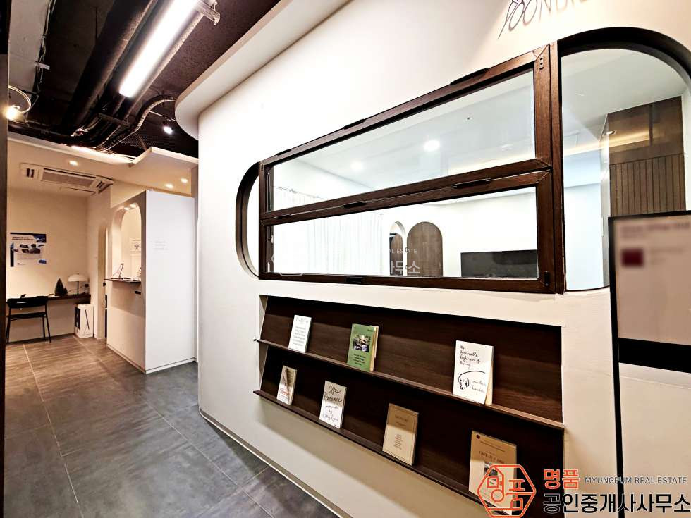 서울 서초구 반포동 39P 병의원 l 논현역세 l 강남대로 l 대로변 l 통창채광 월세 매물번호 10113 사진 2