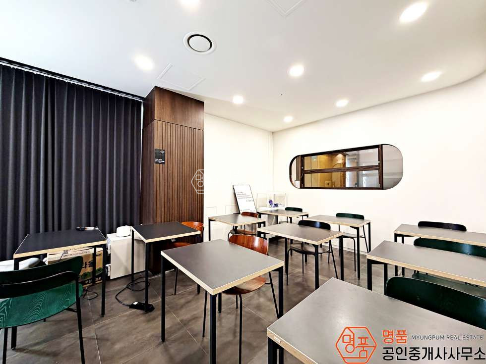 서울 서초구 반포동 39P 병의원 l 논현역세 l 강남대로 l 대로변 l 통창채광 월세 매물번호 10113 사진 8