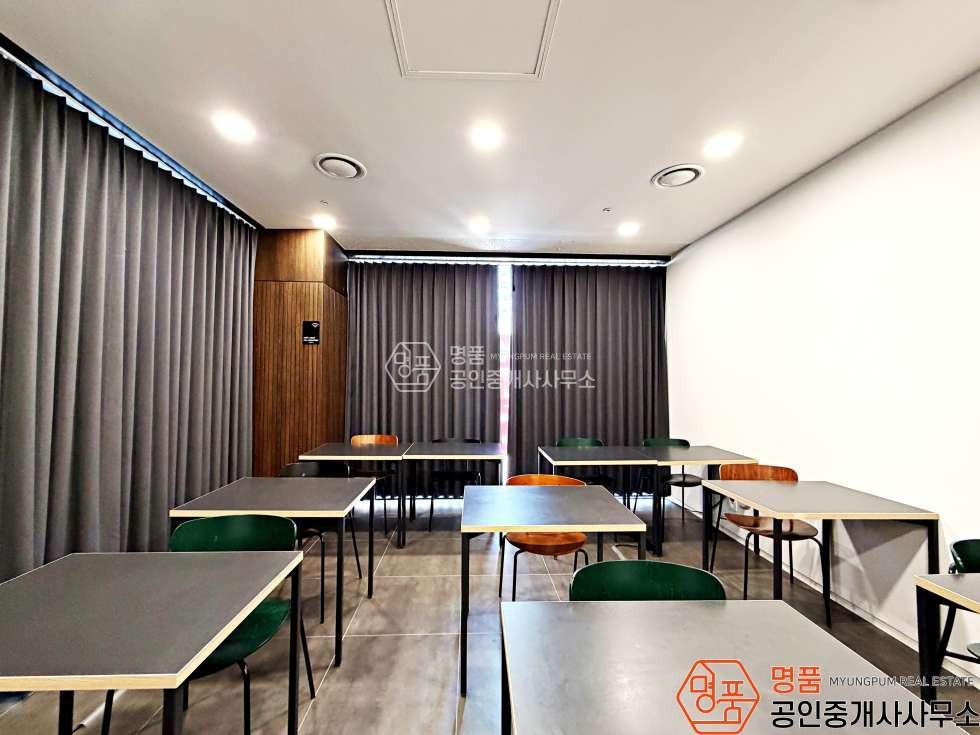 서울 서초구 반포동 39P 병의원 l 논현역세 l 강남대로 l 대로변 l 통창채광 월세 매물번호 10113 사진 11