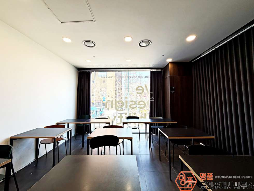 서울 서초구 반포동 39P 병의원 l 논현역세 l 강남대로 l 대로변 l 통창채광 월세 매물번호 10113 사진 13