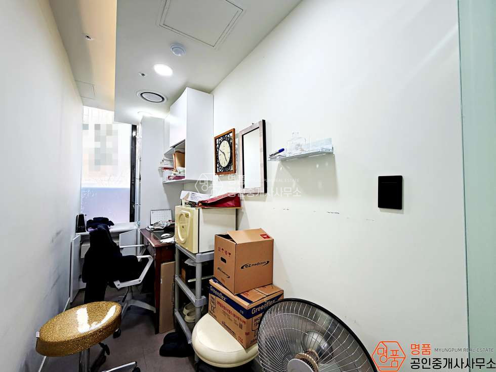 서울 서초구 반포동 34P 병의원 I 논현초역세 I 강남대로 I 대로변 I 주차편리 월세 매물번호 10036 사진 6