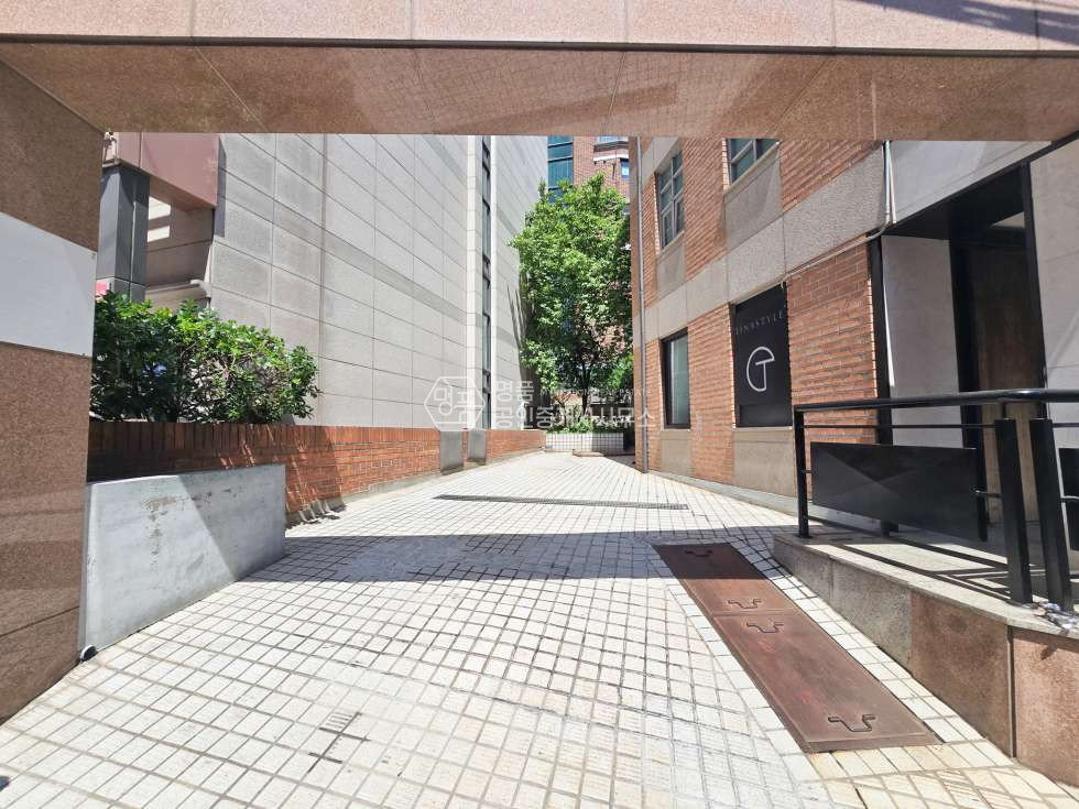 서울 강남구 논현동 논현역 4분이내 깔끔한 사무실 월세 매물번호 10359 사진 2