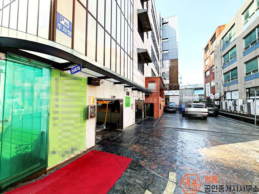 서울 강남구 신사동 142P 병의원 I 압구정초역세 I 대로변위치 I 노출최상 월세 매물번호 10430 사진 2