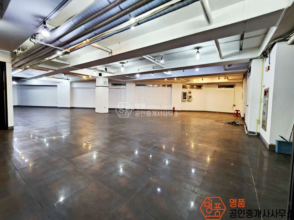 서울 강남구 논현동 학동역 인근 I 대형 상가 I 무권리 I 가성비 굿 월세 매물번호 10458 사진 1