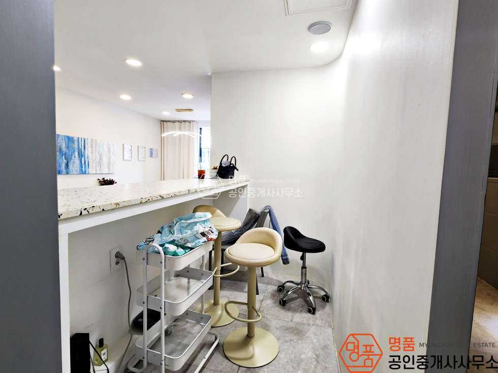 서울 강남구 논현동 논현초 인근 I 피부 미용샵 I 인테리어 굿 I 진행임박 월세 매물번호 10461 사진 1