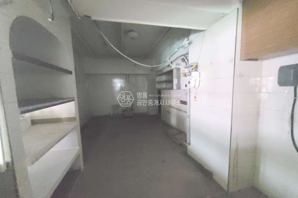 서울 강남구 역삼동 40P 복층상가 I 신논현역세 I 내부계단有 I 무권리 월세 매물번호 10495 사진 9